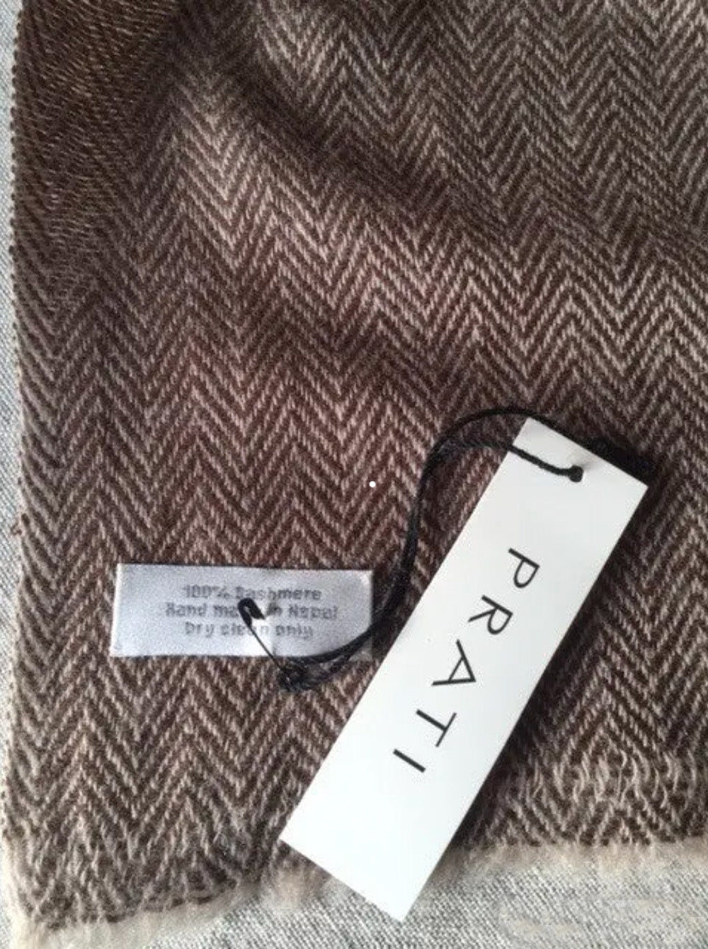 Herringbone scarf with short fringe grey