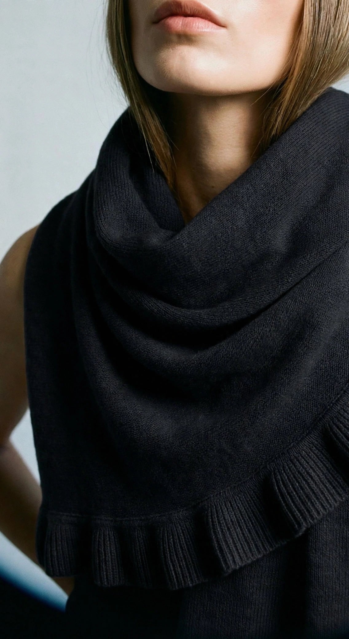 Cashmere scarf/shawl with ruffled edge navy