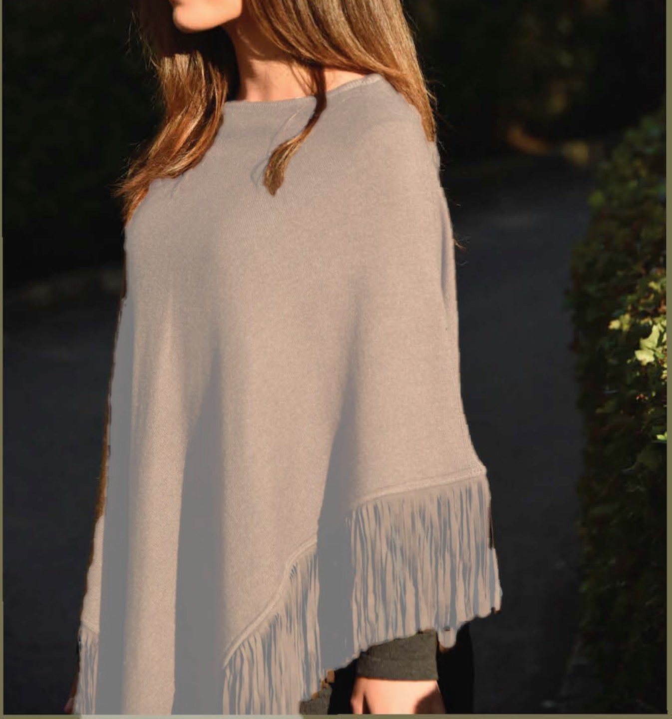 Cashmere poncho with fringe brown