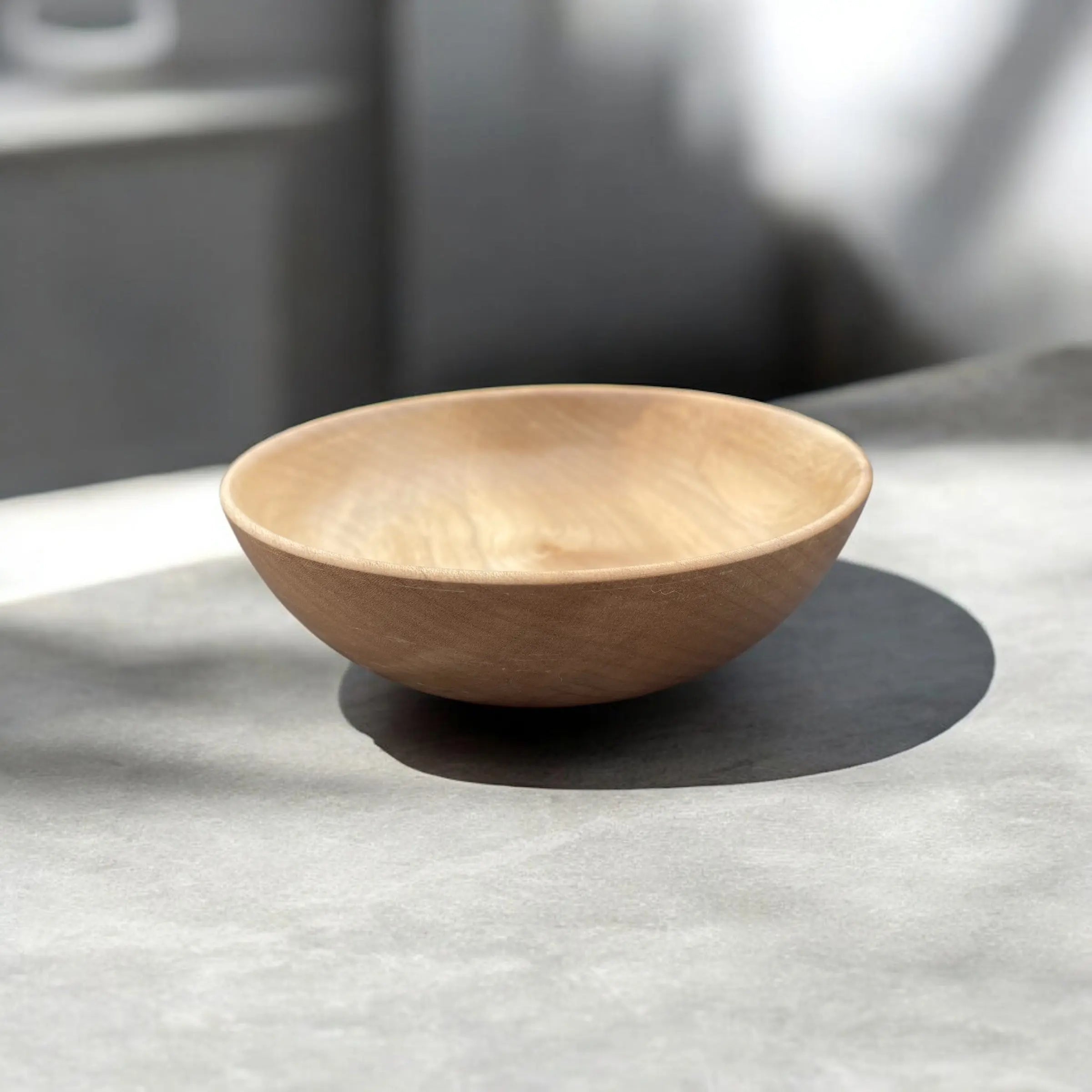 En unik, hånddreid treskål laget i heltre