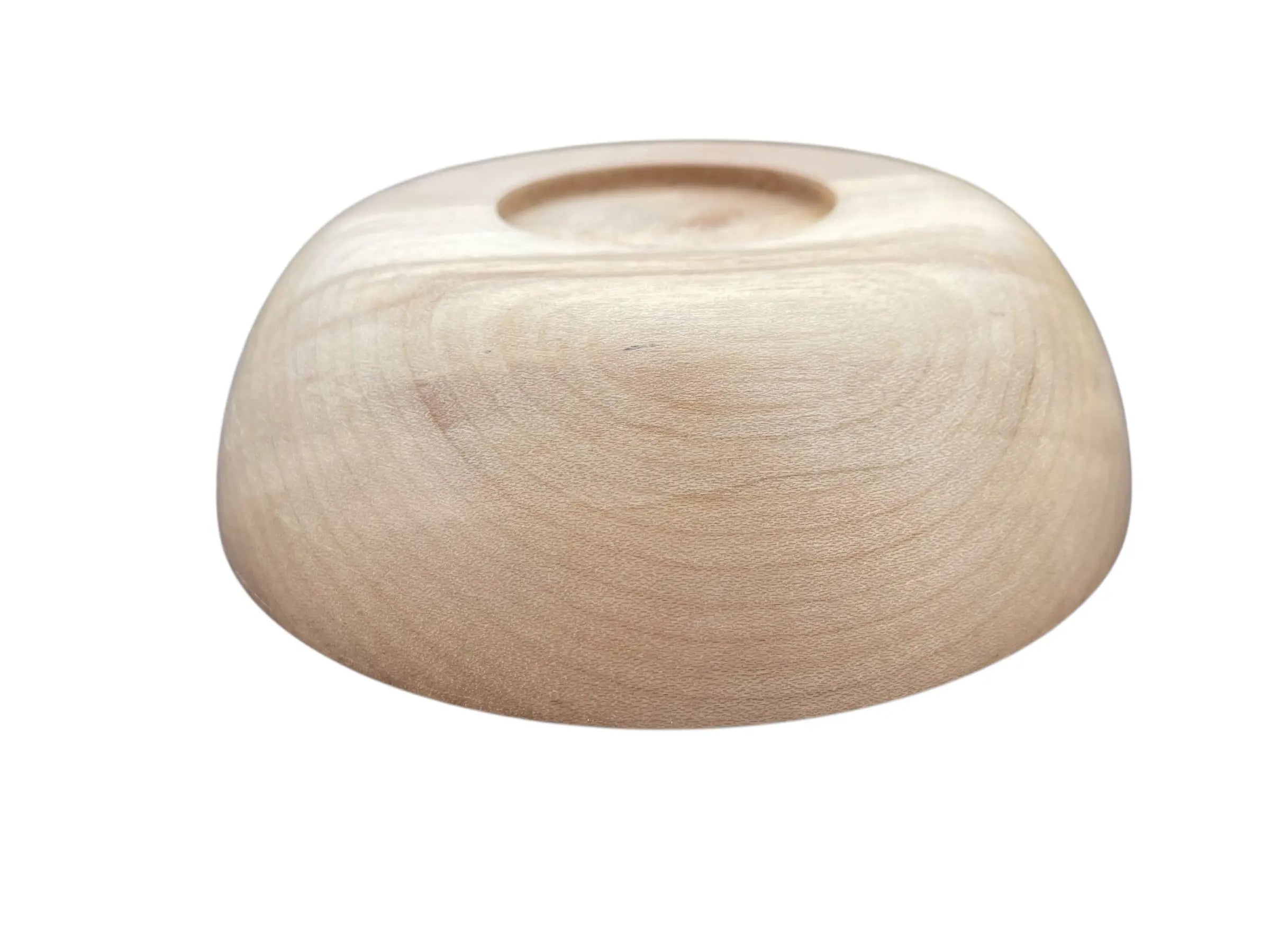 En unik, hånddreid treskål laget i heltre