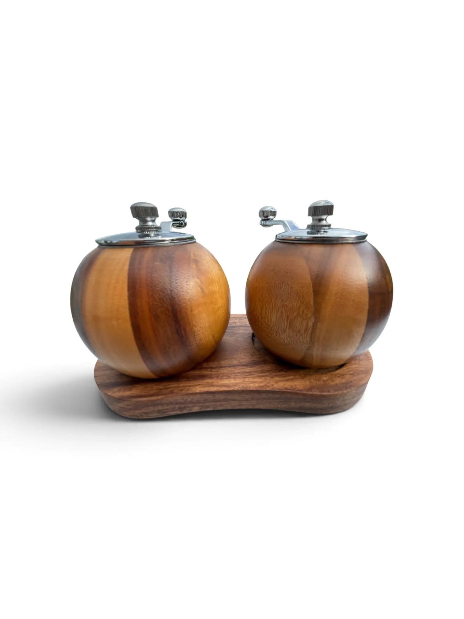 Rund pepperkvern i tre – Elegant krydderkvern med naturlig finish