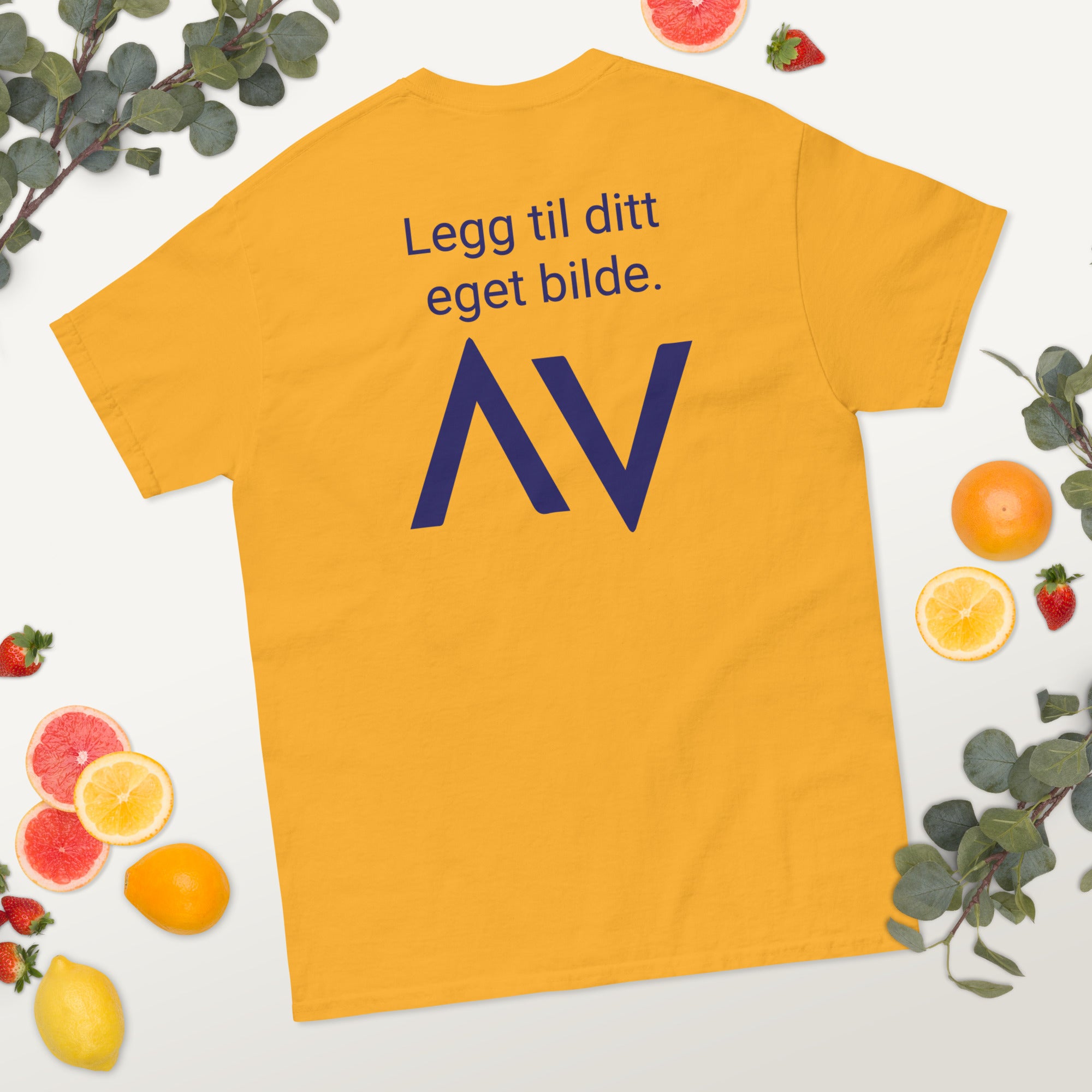 Klassisk t-skjorte for menn med ditt eget bilde (brodert)