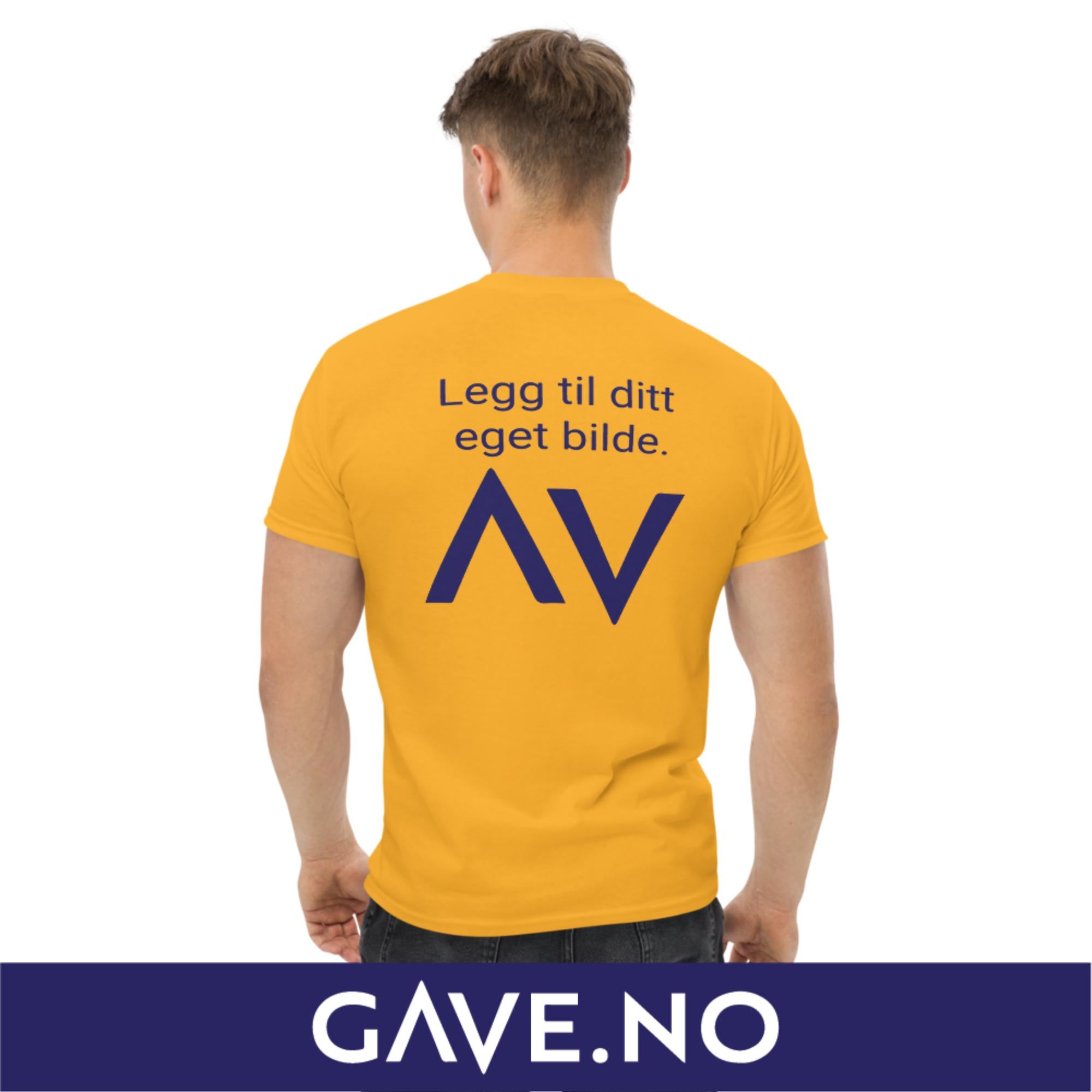 Klassisk t-skjorte for menn med ditt eget bilde (print bak)