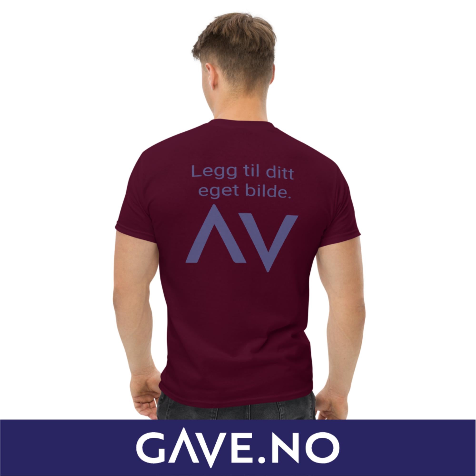 Klassisk t-skjorte for menn med ditt eget bilde (print bak)