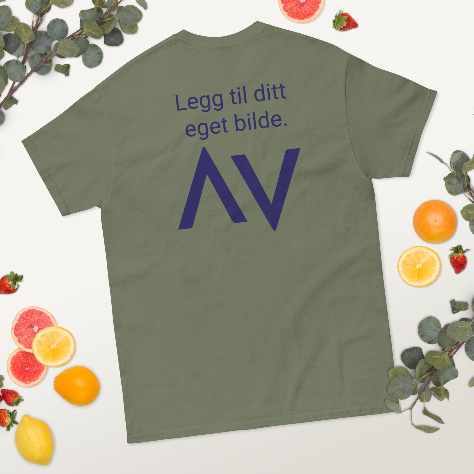 Klassisk t-skjorte for menn med ditt eget bilde (brodert)