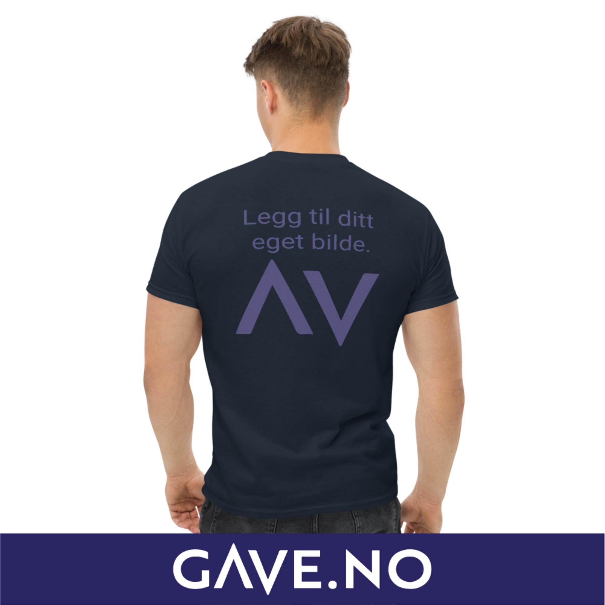 Klassisk t-skjorte for menn med ditt eget bilde (print bak)