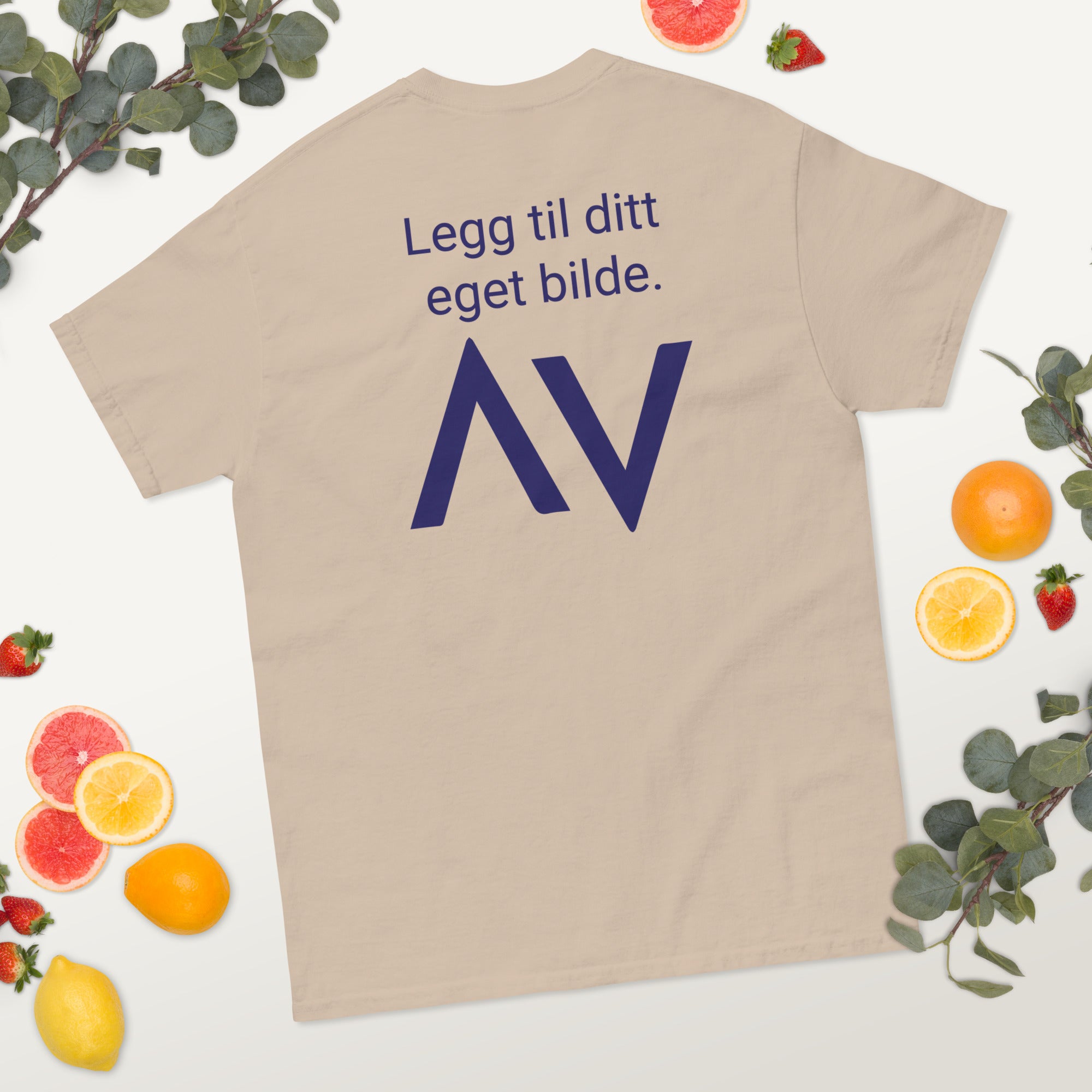 Klassisk t-skjorte for menn med ditt eget bilde (brodert)