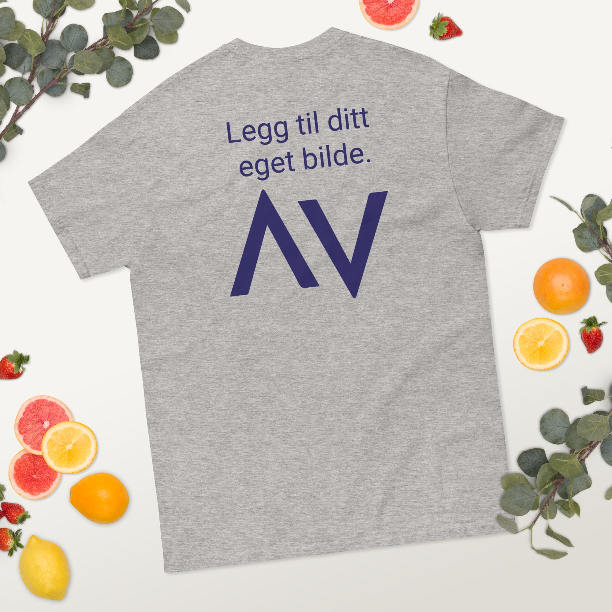 Klassisk t-skjorte for menn med ditt eget bilde (brodert)