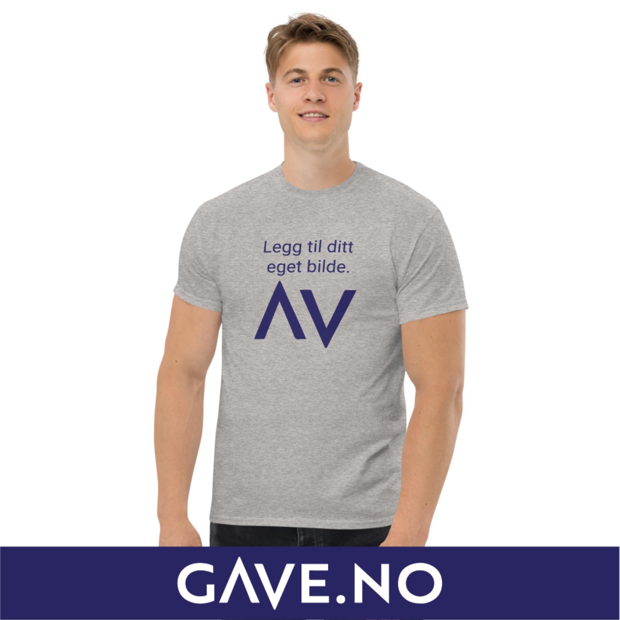 Klassisk t-skjorte for menn med din eget bilde (print foran)