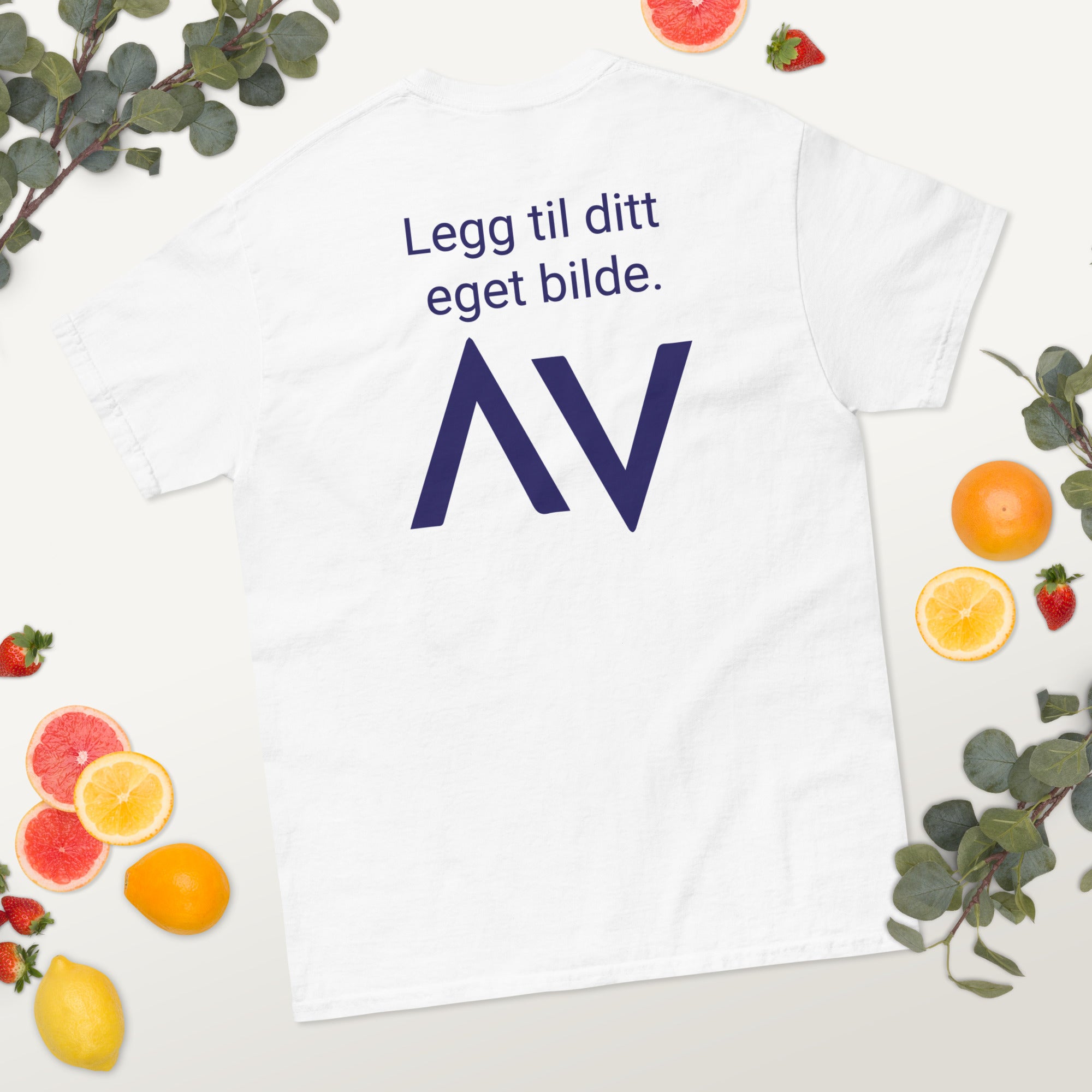 Klassisk t-skjorte for menn med ditt eget bilde (brodert)