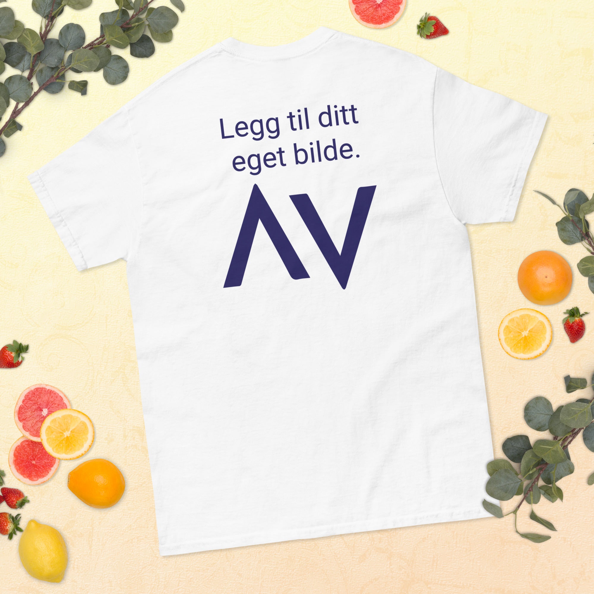 Klassisk t-skjorte for menn med ditt eget bilde (brodert)