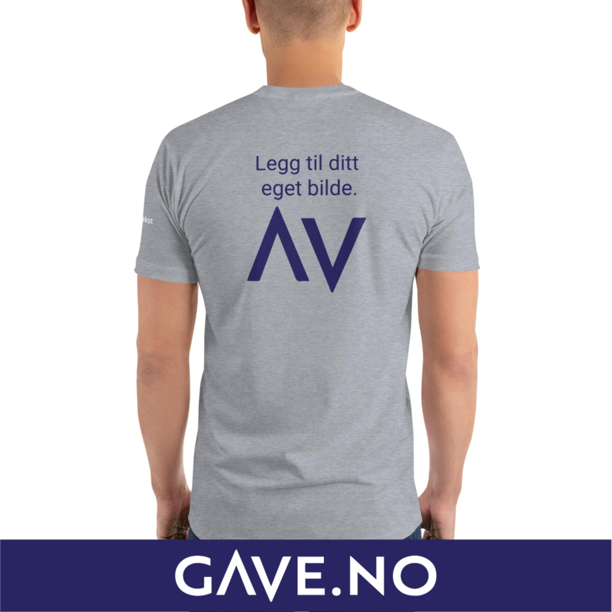 Kortermet t-skjorte med din eget bilde (print bak)