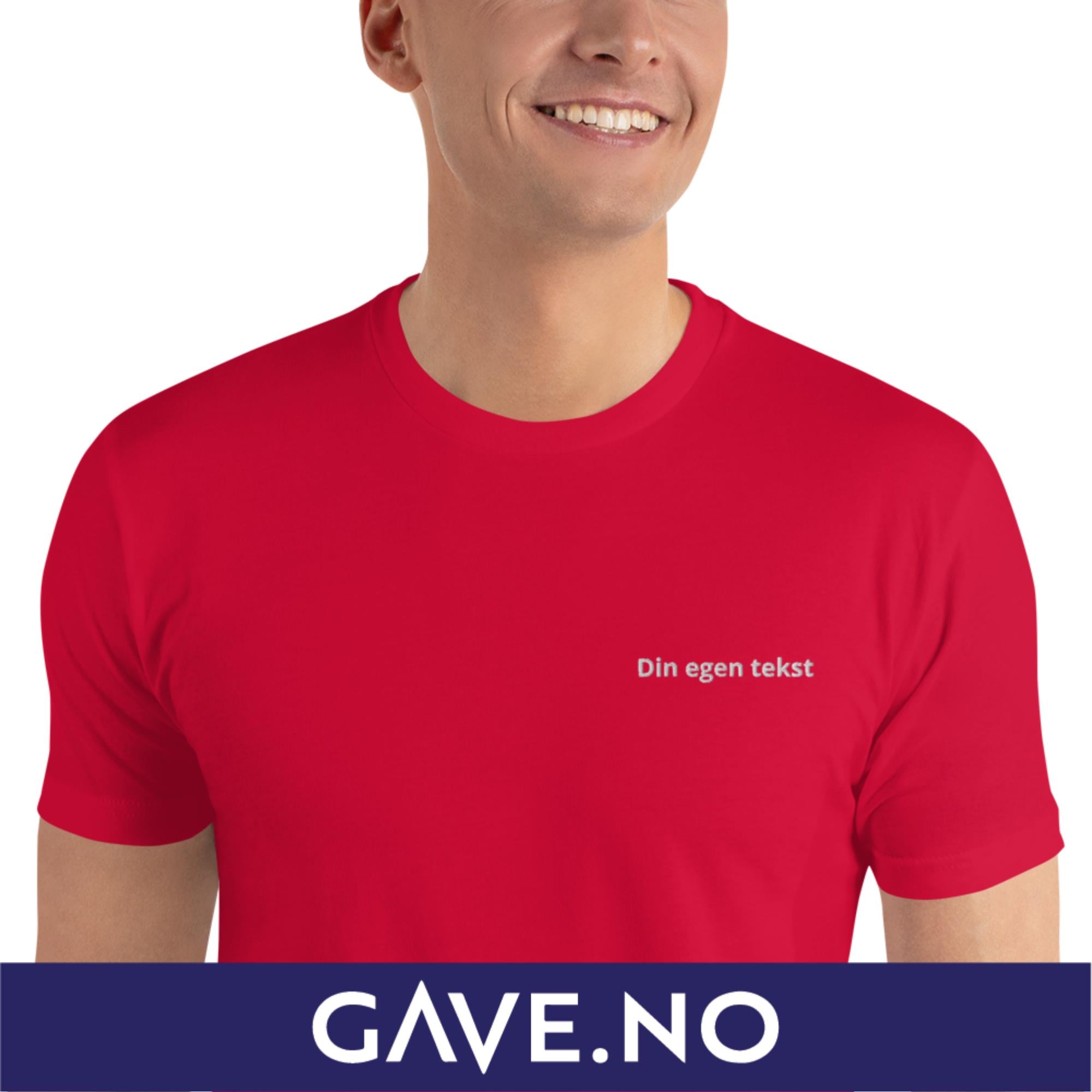 Kortermet t-skjorte med din egen tekst brodert på venstre side