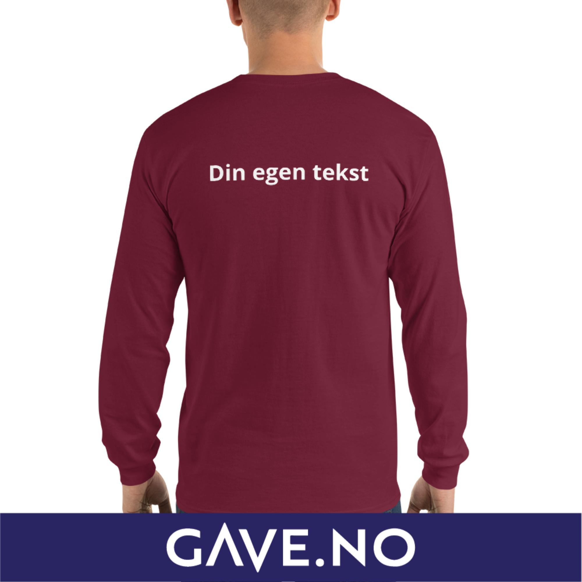 Langermet skjorte for menn med din egen tekst (brodert bak)