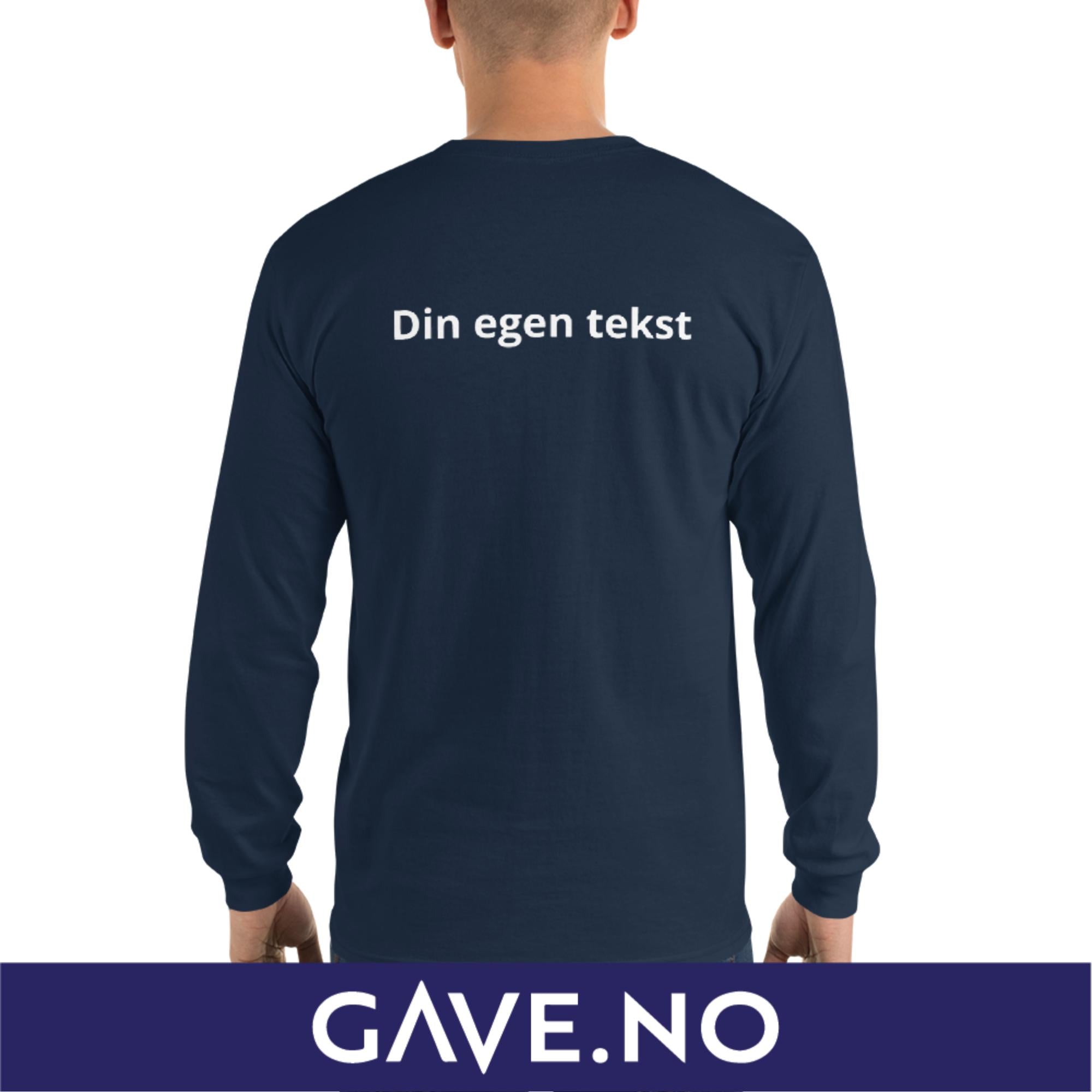 Langermet skjorte for menn med din egen tekst (brodert bak)