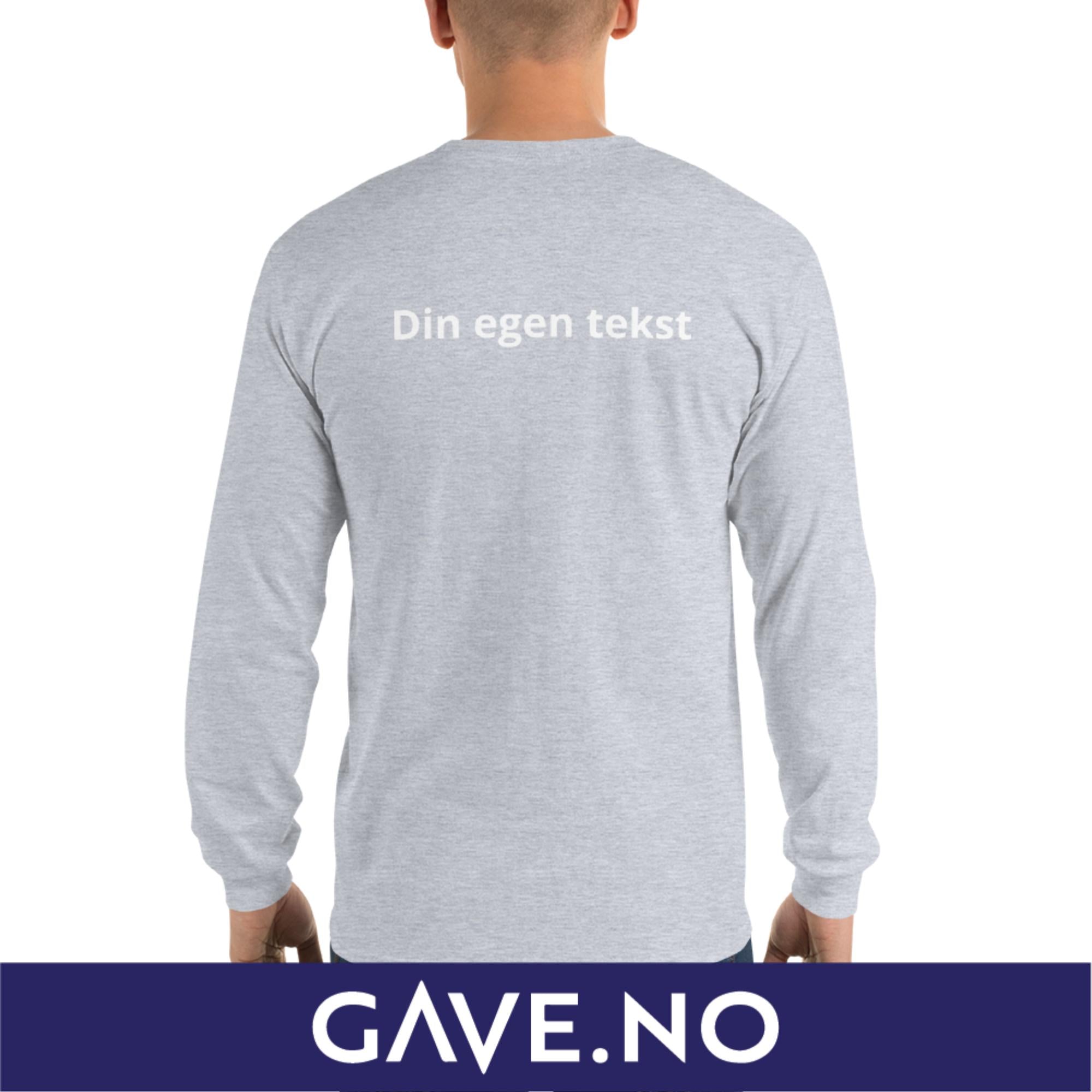 Langermet skjorte for menn med din egen tekst (brodert bak)
