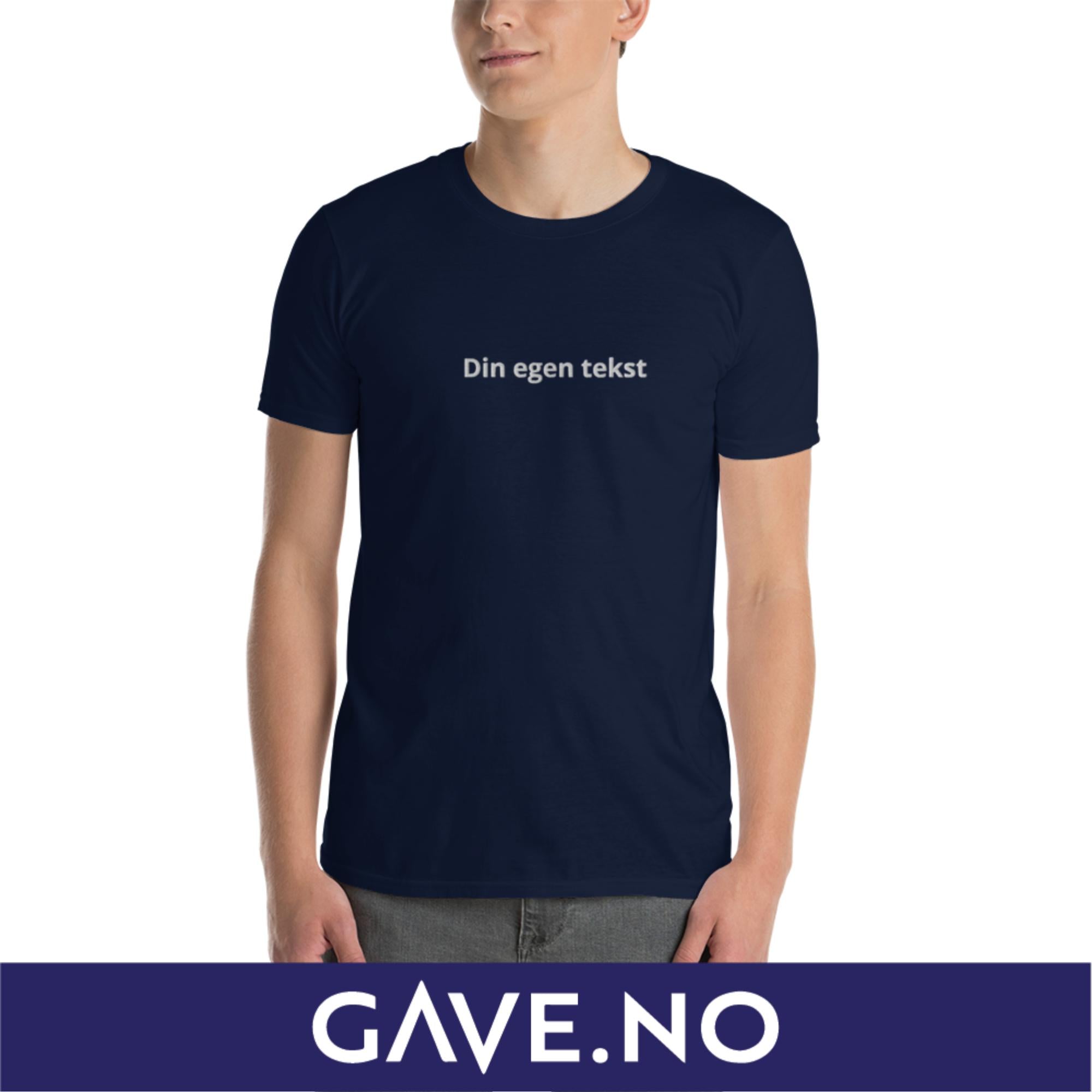 Kortermet unisex T-skjorte med din egen tekst (brodert front)