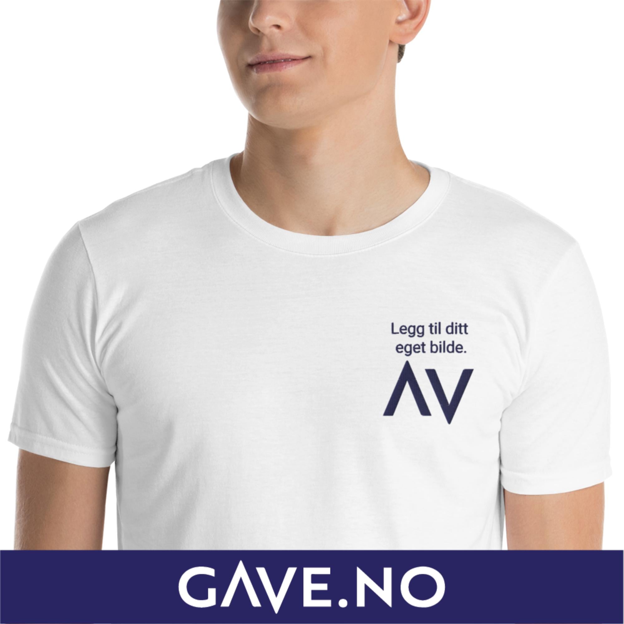 Kortermet unisex T-skjorte med ditt eget bilde (brodert venstre)