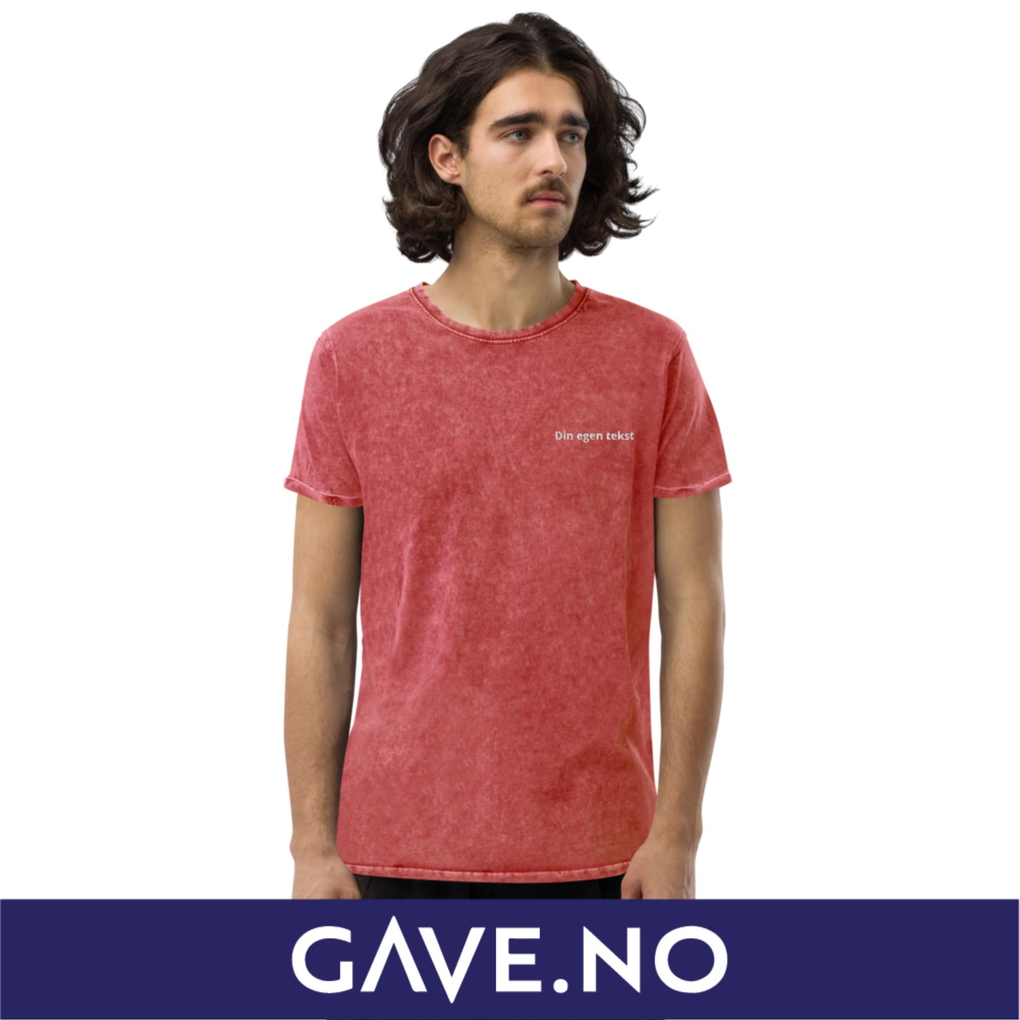 Denim T-skjorte med din egen tekst (brodert venstre)