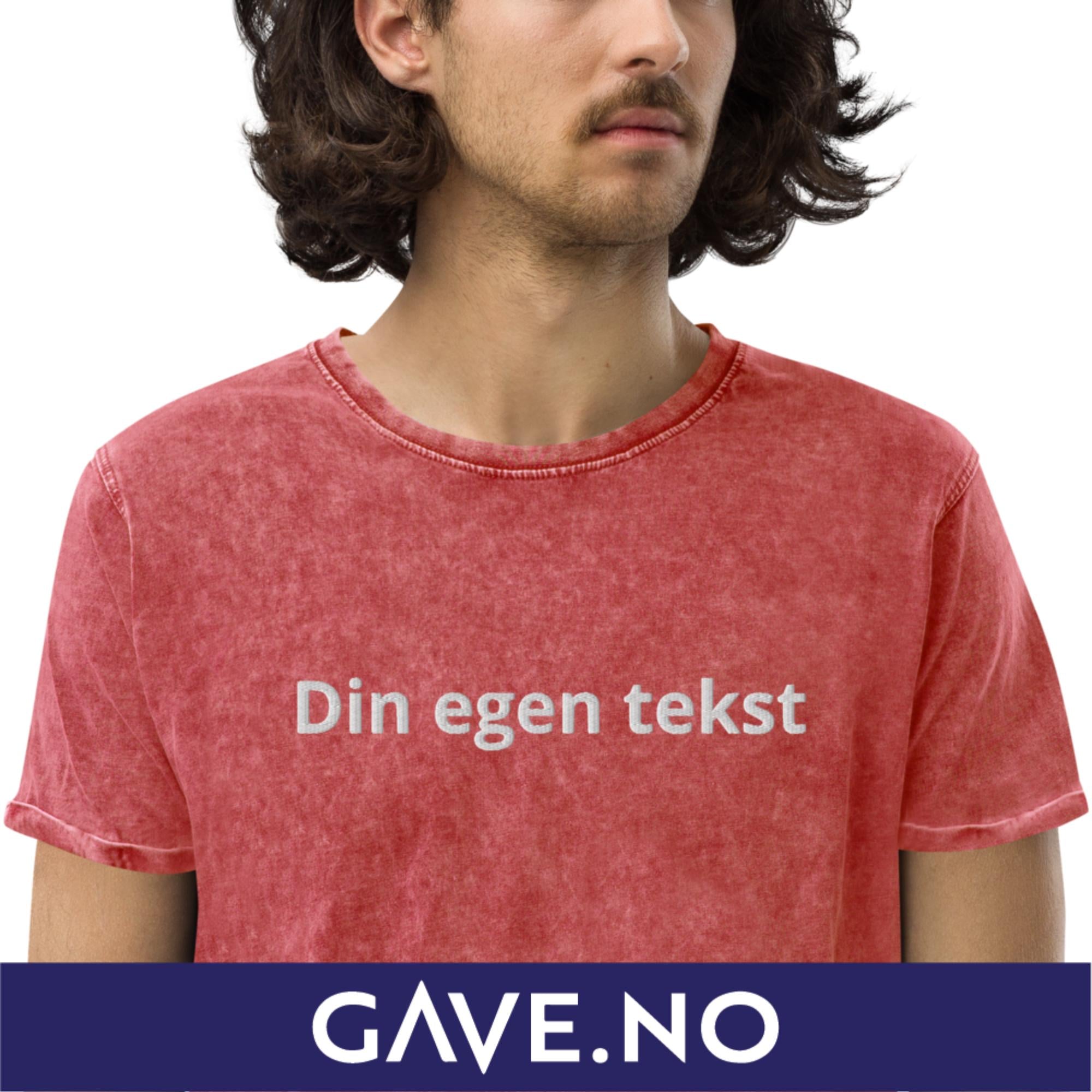 Denim T-skjorte med din egen tekst (brodert front)
