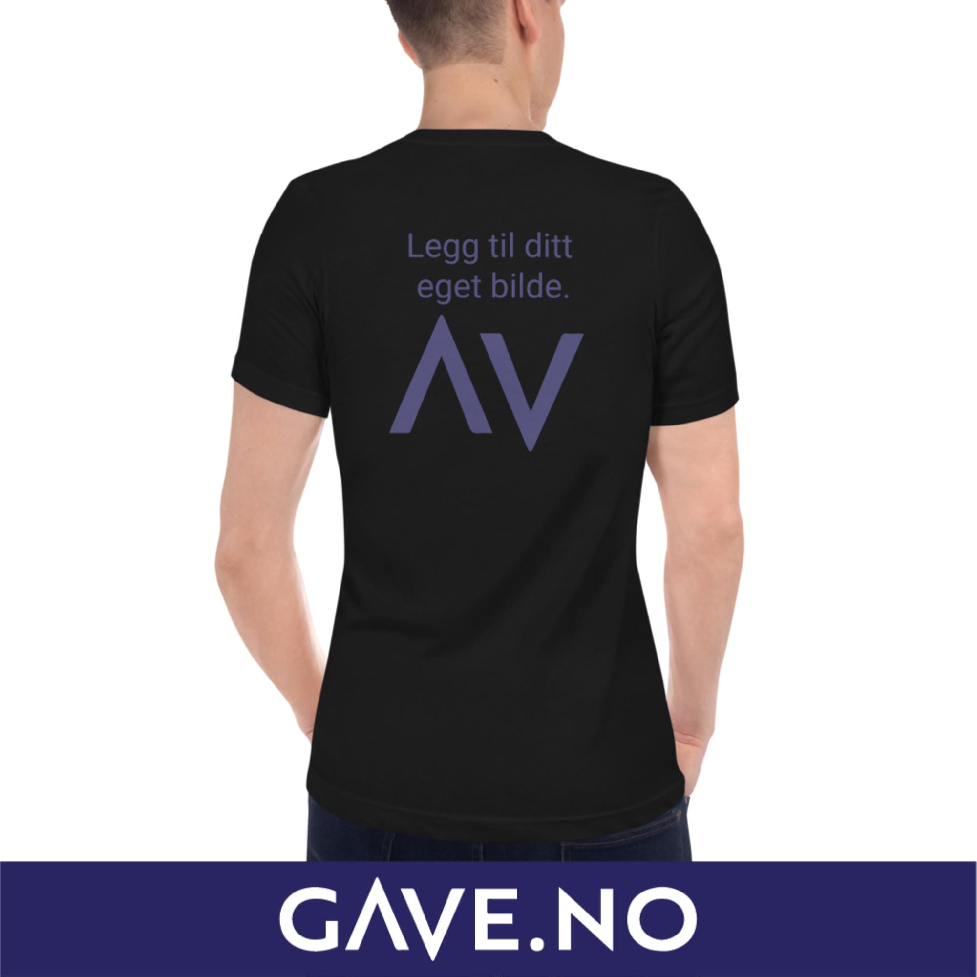 Unisex kortermet T-skjorte med V-hals med din egen tekst (print bak)