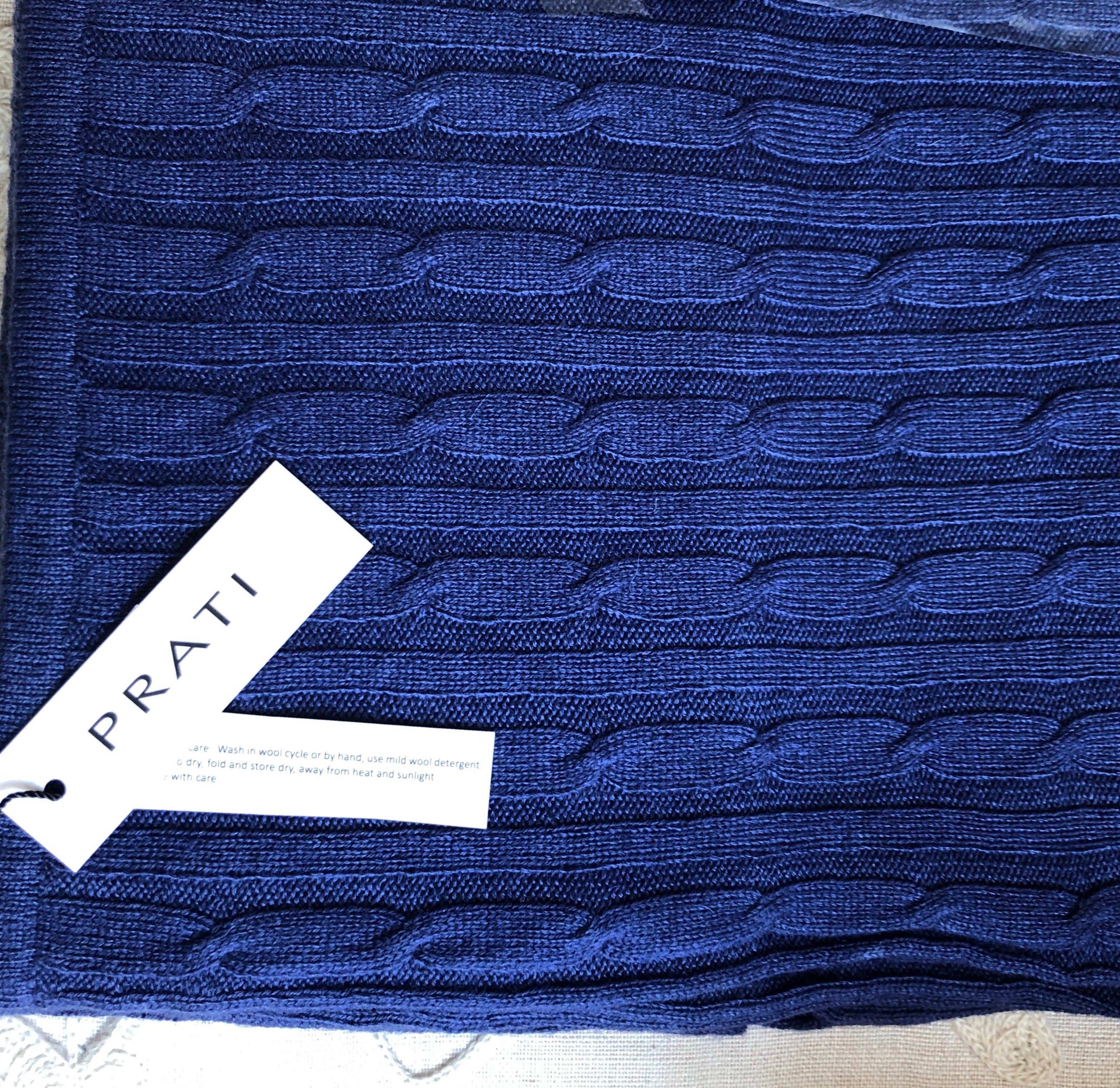 Cashmere cable poncho sand