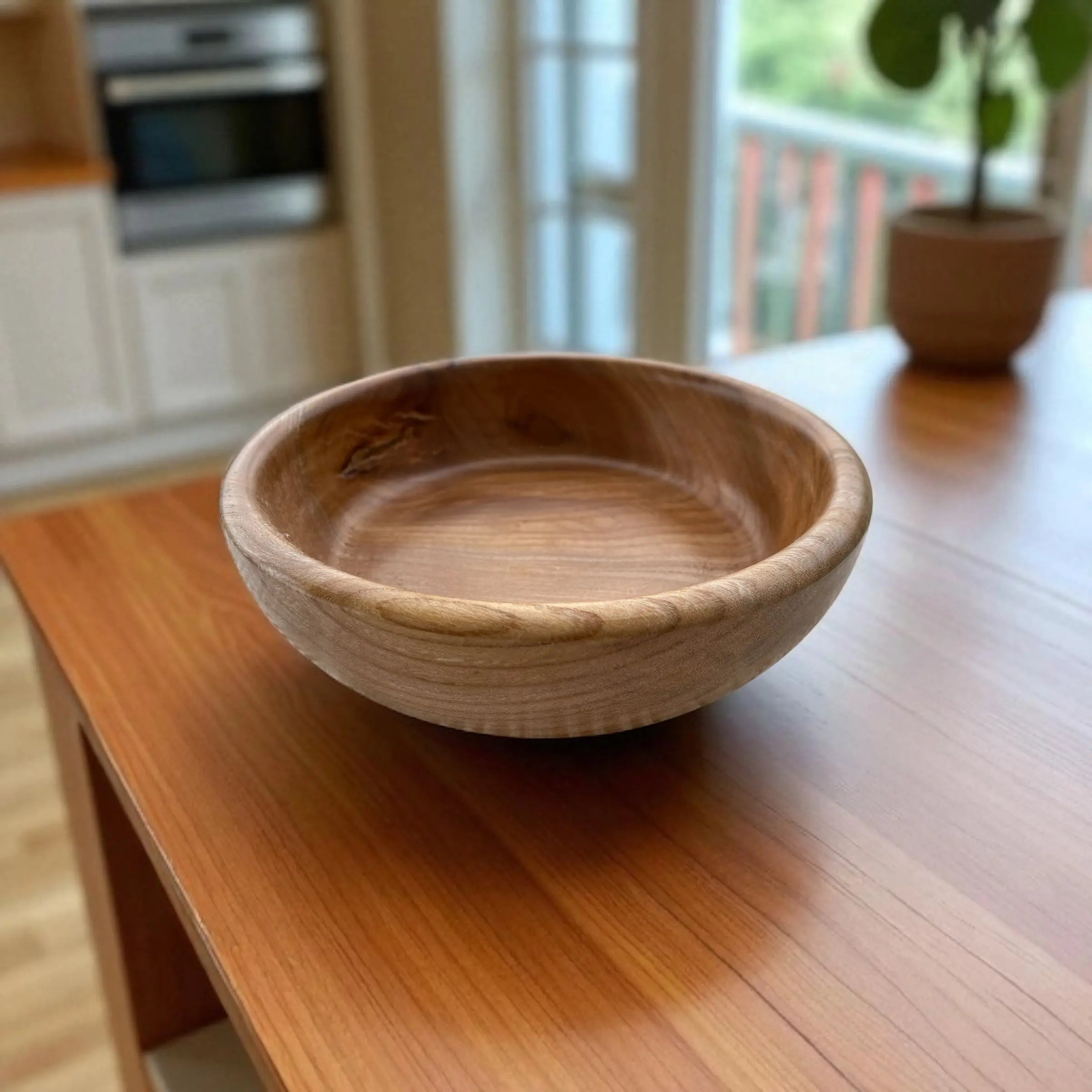 🪵 Hånddreid Bolle i Naturlig Tre – Ø 17 cm