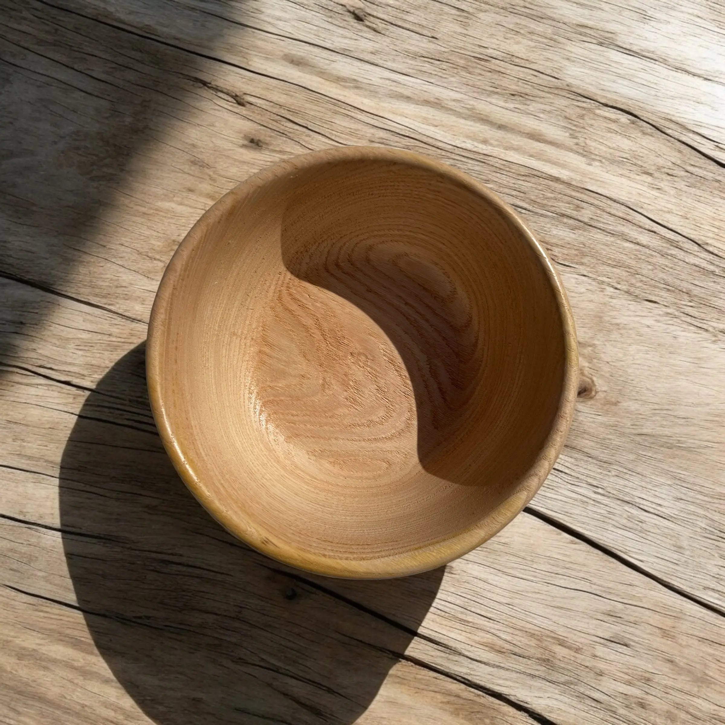 🪵 Hånddreid Bolle i Naturlig Tre – Ø 17 cm