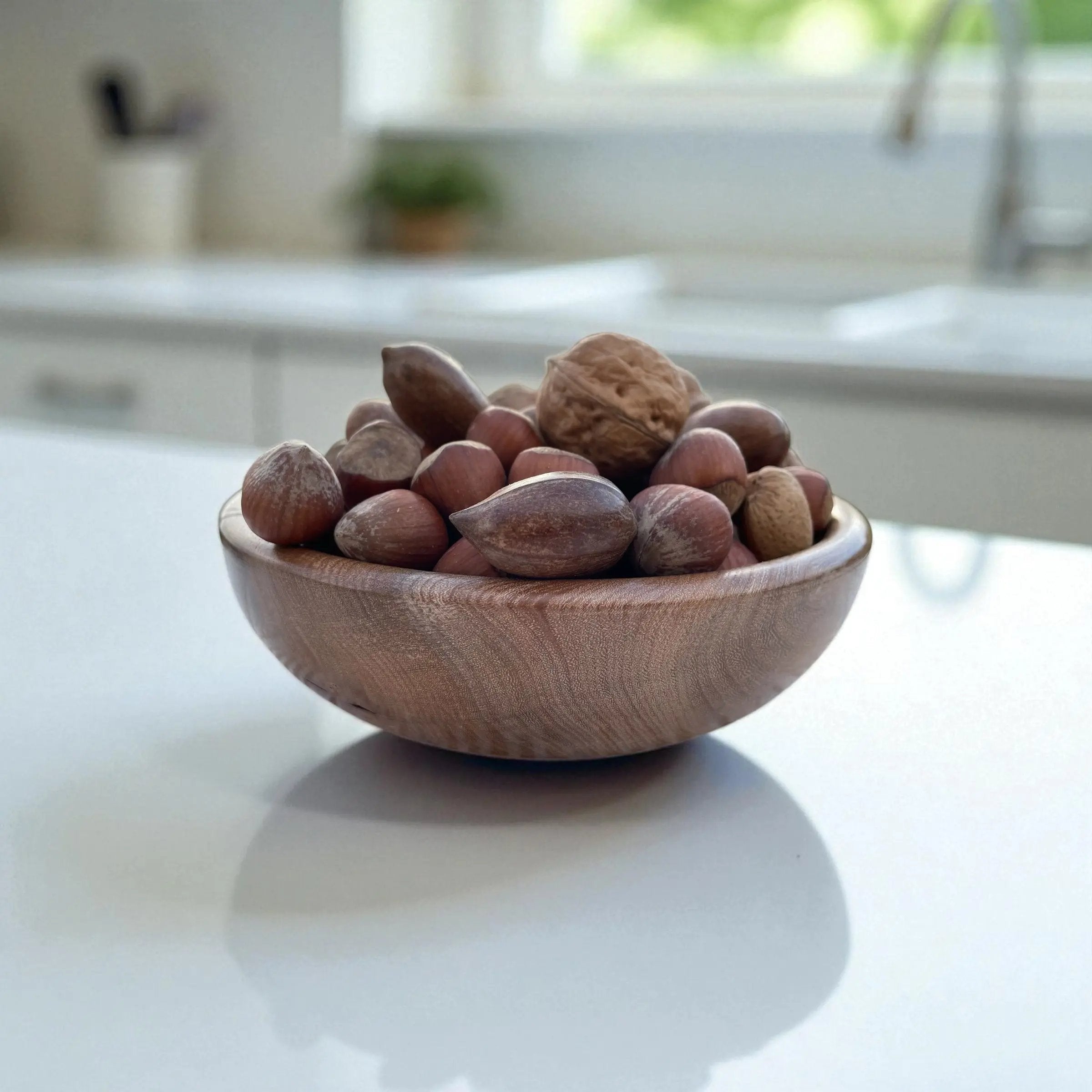 🪵 Hånddreid Bolle i Naturlig Tre – Ø 17 cm