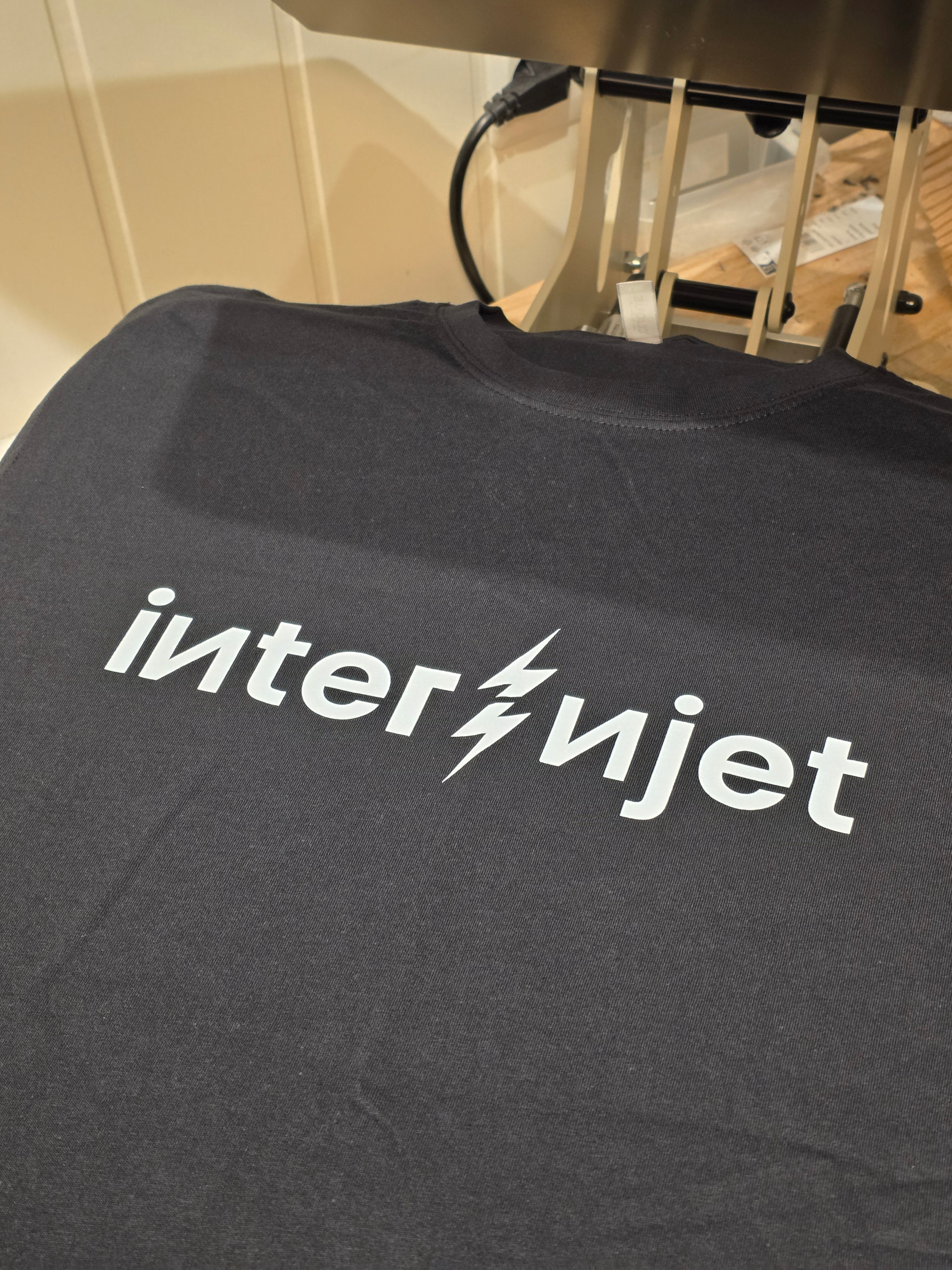 Internjet - tskjorte (OUTLET)