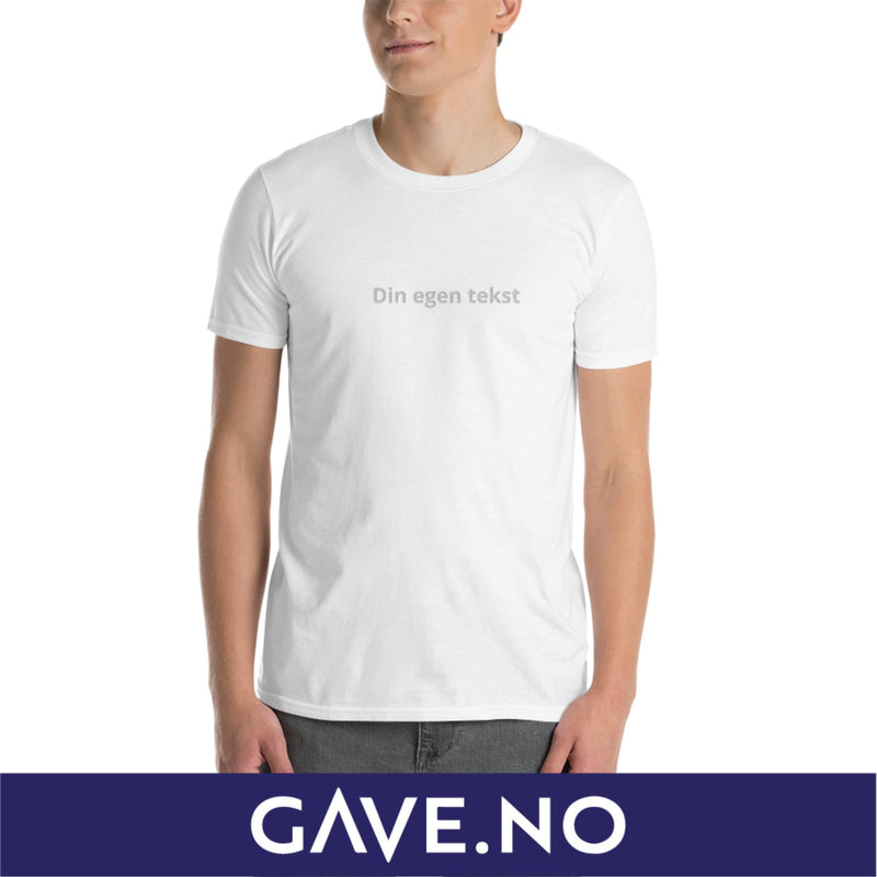 Kortermet unisex T-skjorte med din egen tekst (brodert front)
